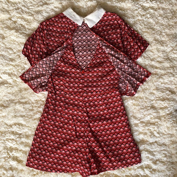 Size s forever 21 woven romper. Worn only once, in my closet since. - Picture 3 of 4